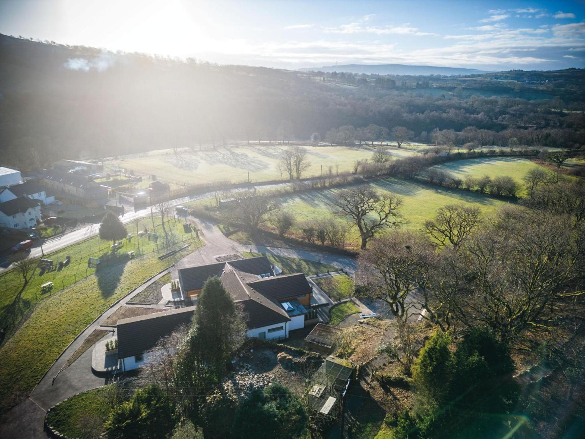 Suite 6 - Sleeping Giant Hotel - Pen Y Cae Inn Brecon Exterior photo